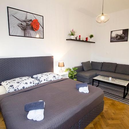 Exlusive Apartment Paris Style Praag Buitenkant foto