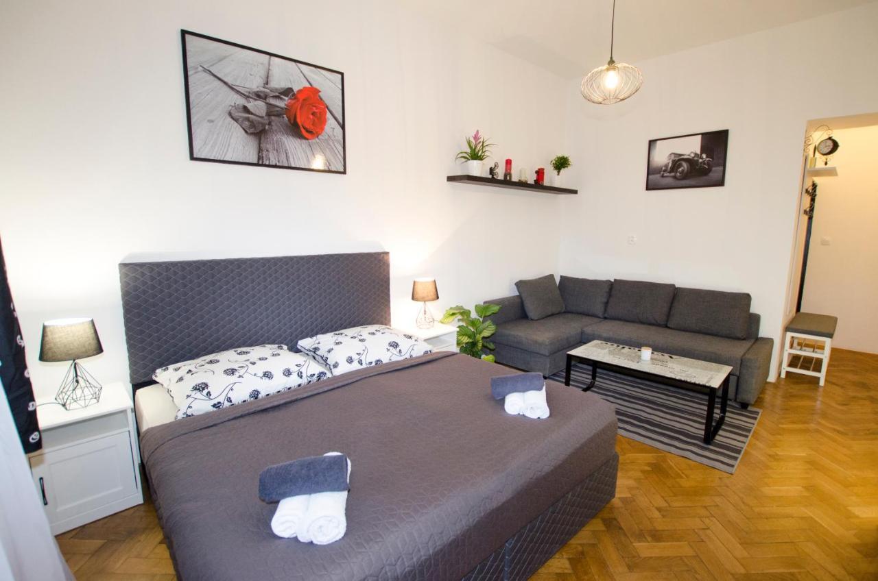 Exlusive Apartment Paris Style Praag Buitenkant foto