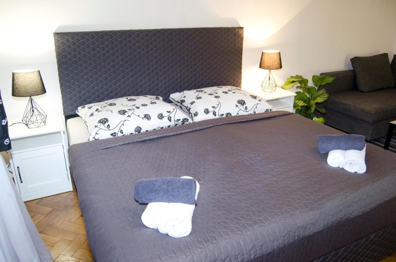 Exlusive Apartment Paris Style Praag Buitenkant foto