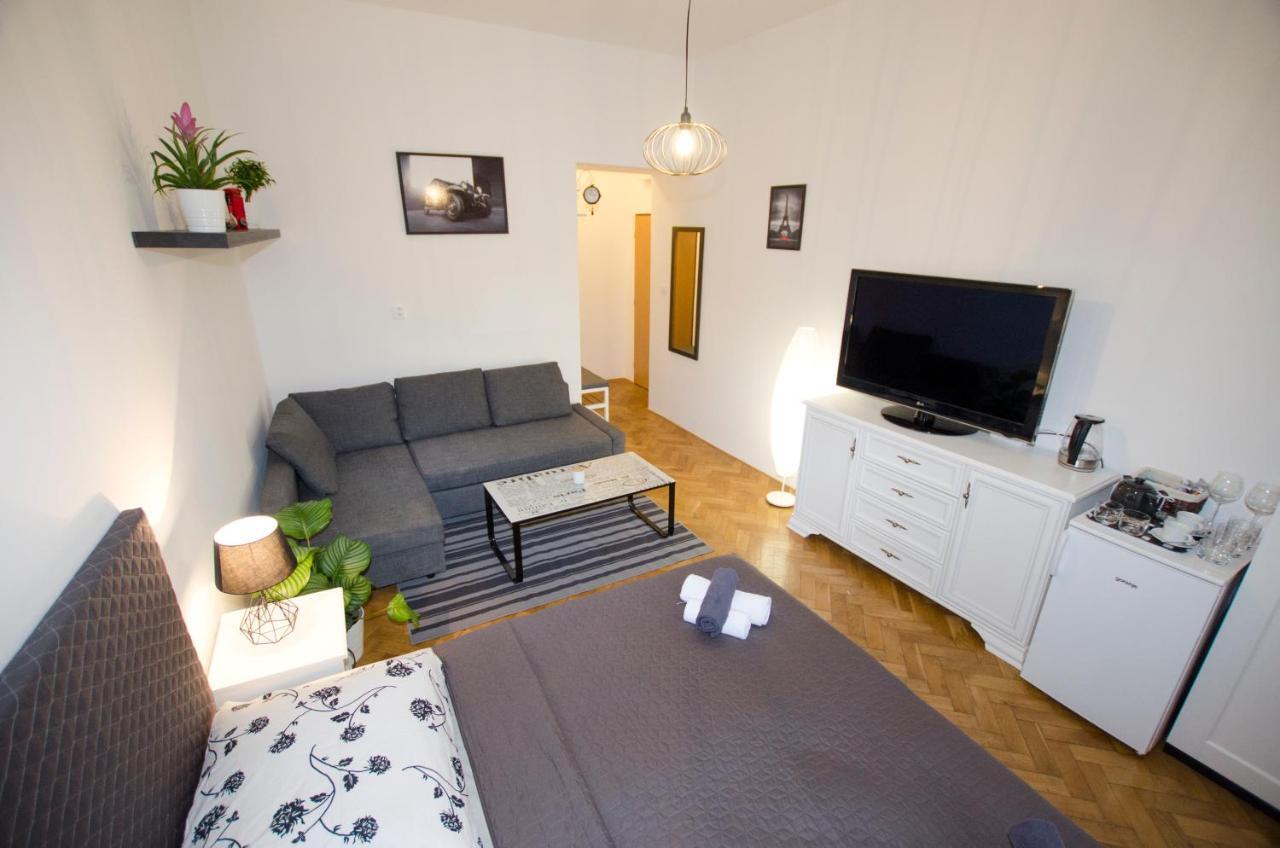 Exlusive Apartment Paris Style Praag Buitenkant foto